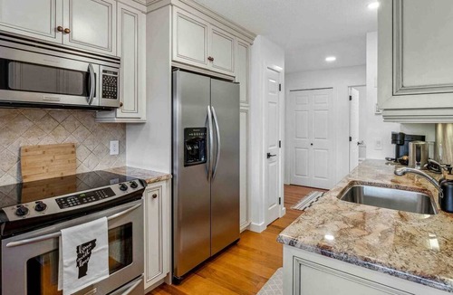 West Hartford Condo | Condo with Panoramic Views & Pool, Deere Run
