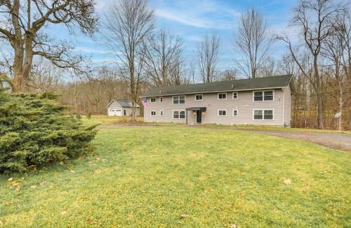Conneaut Lake Apartment | Conneaut Lake Apartment < 1 Mi to Waterfront!