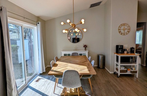 West Eugene Apartment | Contemporary 2 Bedroom Close to Downtown, Dining
