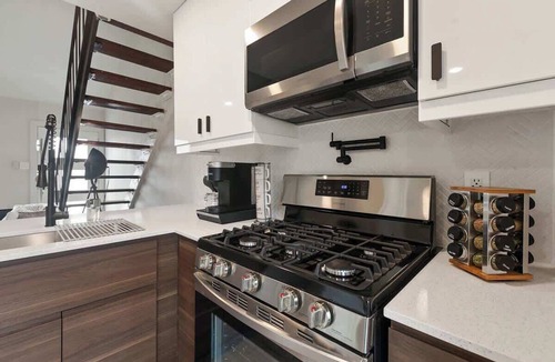 St. Edwards Apartment | Contemporary Couples Getaway Near Austin Favorites