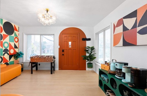 Greater South River City House | Content Casa: Near Bars/Pool/DT + Hot Tub/Patio
