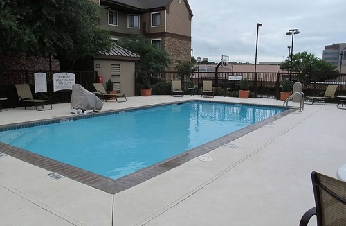 Vance Jackson Apartment | Convenient Accommodation w/Fully-equipped Kitchen | Free Breakfast
