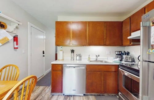Warren Condo | Convenient condo, close to ski resort, free shuttle, fireplace, balcony, w/d