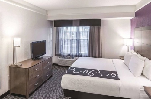 Woodlands Village House | Convenient Stay, Superb Location! 3 Pet-Friendly Units, Free Breakfast