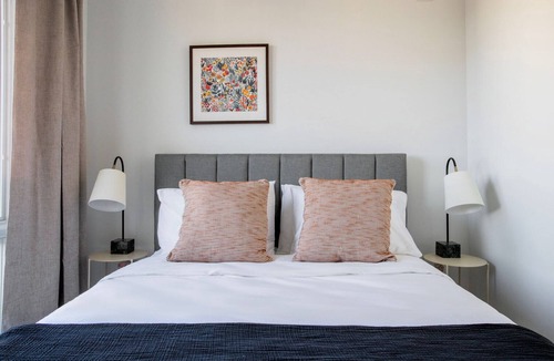 Truxton Circle Apartment | Cool Truxton Circle 2BR, .5 mile to Metro & National Park, by Blueground