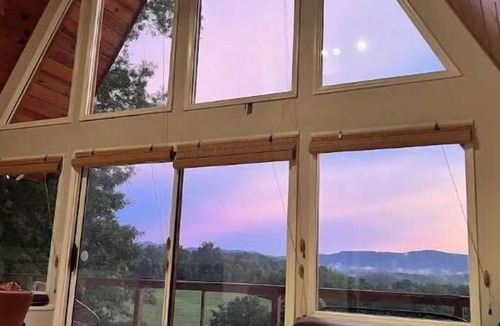 Smith River Cabin | “Copper Buffalo A-Frame” Mtn Views/Hot Tub/Firepit