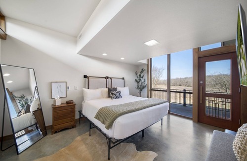 Grove House | Corporate*Hot Tub 20 Acres King Beds Firepit Views