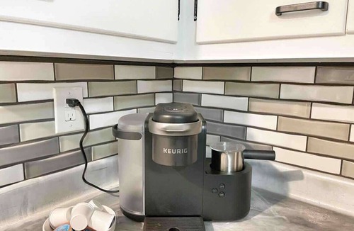 Decatur House | Corporate Ready 5BR Home | Wi-Fi, Parking, Self Check-In