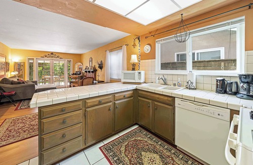 Westside Costa Mesa House | Costa mesa 4 bedroom home with Jacuzzi large yard next to a park.