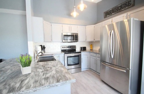 Flagstaff Condo | Country Club Condo - King Bed - Coffee Bar - Fireplace