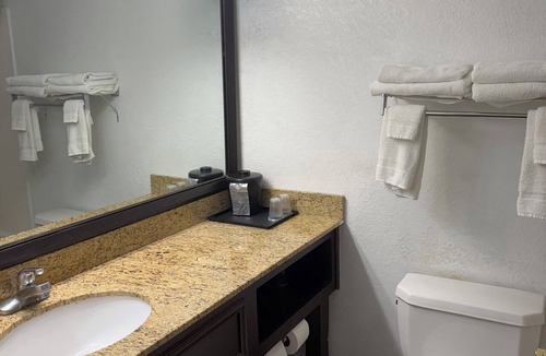 Elgin Hotel | Country Inn & Suites by Radisson, Elgin, IL