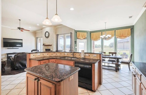 Fort Worth House | Country Living At Its Finest - 5BD with Pool