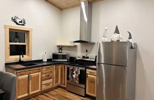 Johnson Cabin | Country Quiet 1 Bedroom Cabin/House