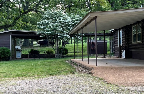 Mammoth Spring House | Country setting Old Log Home 5 mins to Spring River