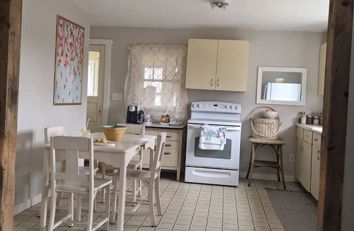 New Lebanon Cottage | Countryside Home: Rose Cottagenn