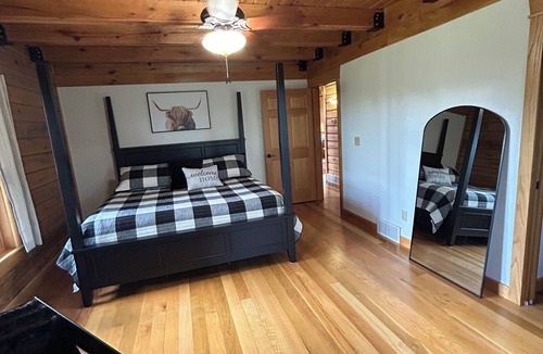 Villard Cabin | Countryside Log Home on Lake Villardn