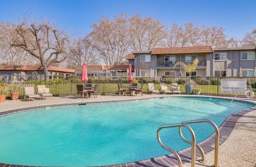 Pleasanton House | Couple's Retreat 2 Mi to Dtwn Pleasanton!