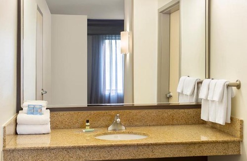 Middleton Hotel | Courtyard by Marriott Madison West/Middleton