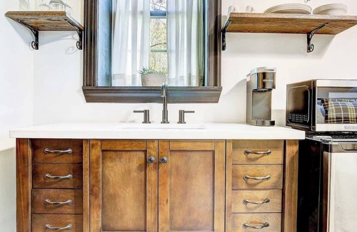 Lusby Apartment | Courtyard Studio at Bancroft Manor. Cozy Retreat!