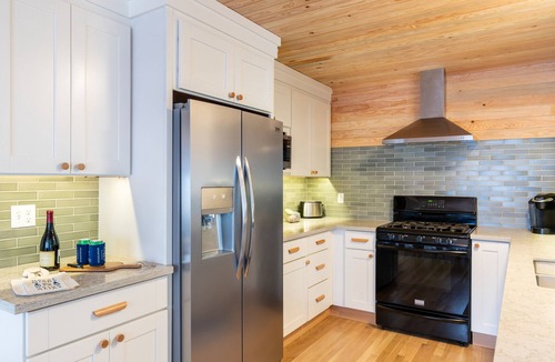 Seaside House | Cove Beach Retreat Fire Pit + Golf Course Nearby | Grey Oak
