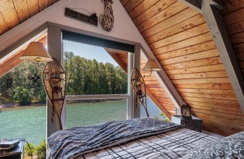 Packwood House | `Cowlitz River Cabin` | Riverside, Yard, AC, EV