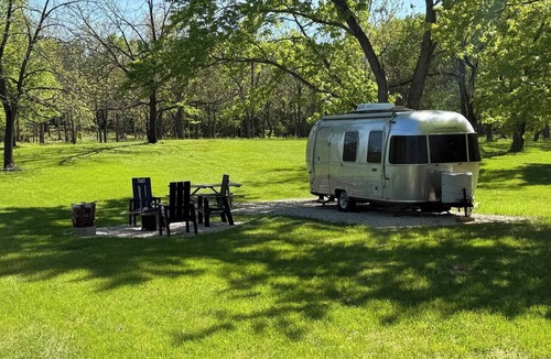 Morris House | Cozy 1-bedroom Bambi Airstream camper on a 56 acre farm with stream and woods.