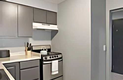 West Ridge Apartment | Cozy 1-bedroom studio in brilliant Chicago with AC