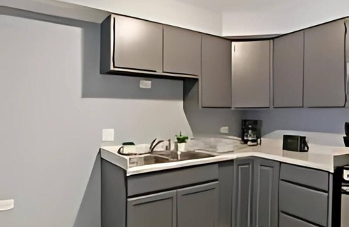 West Ridge Apartment | Cozy 1-bedroom studio in brilliant Chicago with AC