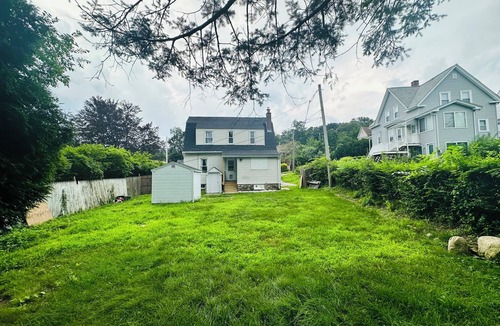 Indian Hill Apartment | Cozy 1-bedroom studio in Worcester near lake.