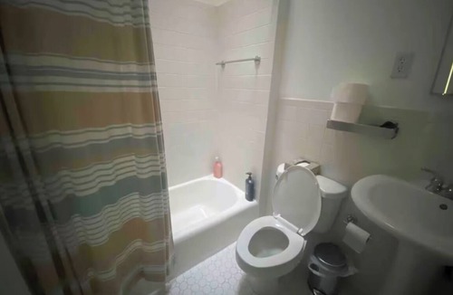 Mount Vernon Triangle House | Cozy 1-bedroom townhome in a fantastic Washington neighborhood with AC