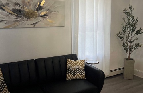 Wanskuck Apartment | Cozy 1-bedroom apartment in awesome North Providence with AC