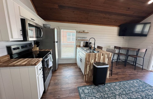 Cullman Cabin | Cozy 102 Cabin 1 bdrm on Smith Lake Located beside Smith Lake Park Boat Ramp