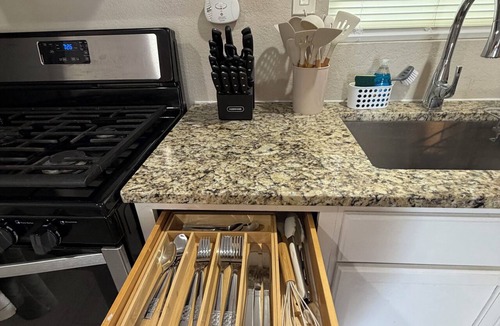Mahncke Park Apartment | Cozy 1Bed Studio Near DT- FtSam-UIW-Trinity-PEARL!