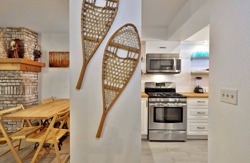 Killington Condo | Cozy 2 BR Ski On Ski Off Condo in Killington's Sunrise Mountain Village. Pool. Hot Tub.