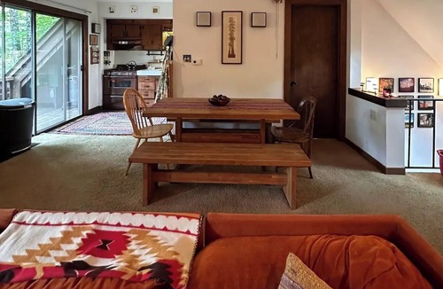 Rochester Ski Chalet | Cozy 3-bedroom chalet in enjoyable Rochester with WiFi