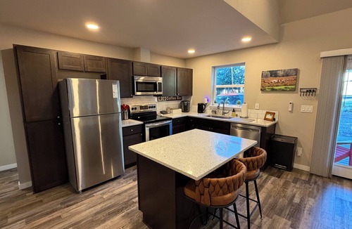 Packwood Cabin | Cozy 3BD Chalet–Hot Tub & Game Room Mt Rainier