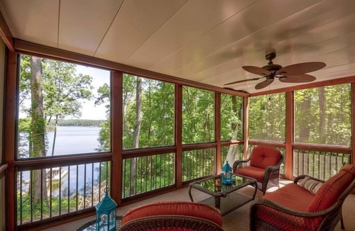 Dawsonville House | Cozy 3BR Cabin with Lake View in Dawsonville