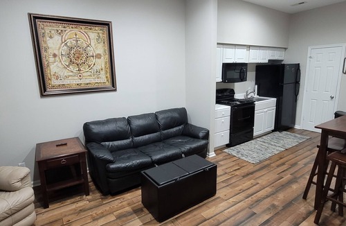 Hampton House | Cozy 3BR Full Kitchen In-Unit Laundry