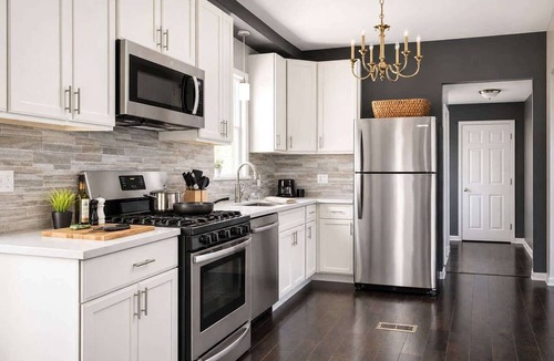 Evanston Condo | Cozy 4-Bedroom Apartment in Evanston