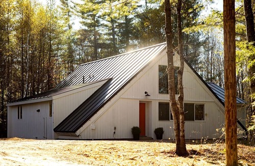 Jamaica Cabin | Cozy A-Frame Cabin with Hot Tub & Sauna near Stratton Mountain, Vermont