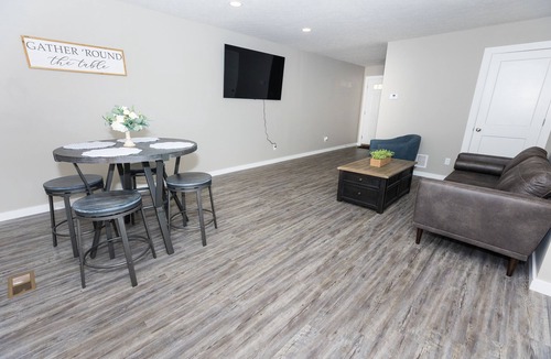 Barboursville House | Cozy and quiet new townhome minutes from the mall exit.