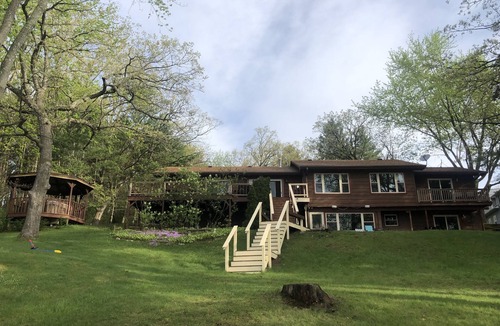 Wautoma House | Cozy and relaxing retreat on Lake Irogami.