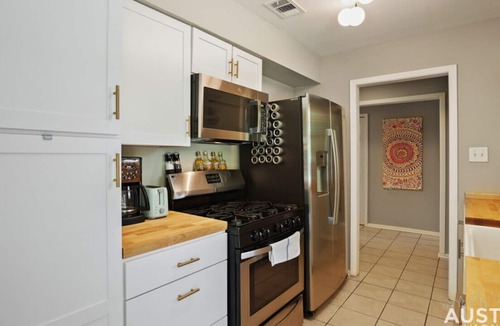 East Congress House | Cozy Austin Haven w/ Enclosed Patio and Backyard