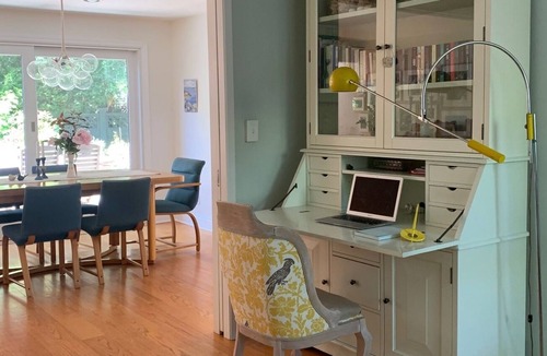Old Greenwich House | Cozy beach house! Steps to Beach & Restaurants. Bikes, Trampoline & more!