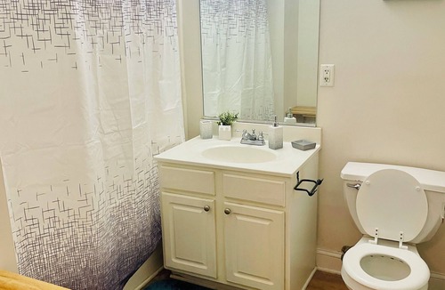 West Freemason Apartment | Cozy Beautiful Downtown Apt w/balcony