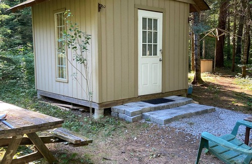 Lake of Bays Cabin | Cozy Bunkie for two!