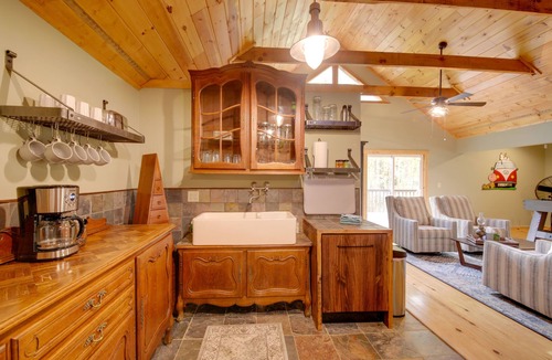 Bath Cabin | Cozy Cabin: 12 Mi to Miami University - Oxford!