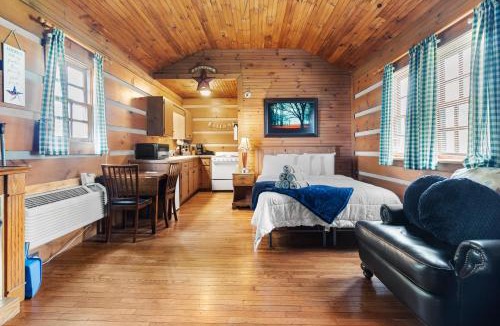 Fancy Gap House | Cozy Cabin Hideaway - The Schoolhouse Cabin - Cabin 9