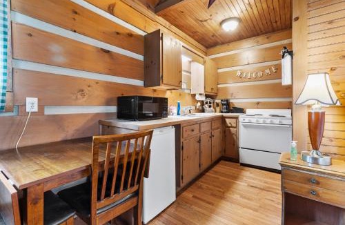 Fancy Gap House | Cozy Cabin Hideaway - The Schoolhouse Cabin - Cabin 9