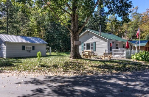 Northwoods Beach Cabin | Cozy Cabin - Lac Courte Oreilles Lake - Private Dock & Lake Access